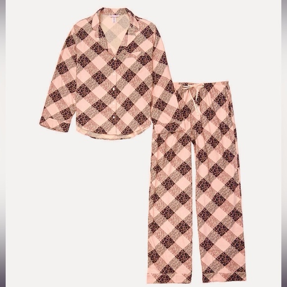 Victoria's Secret Other - Victoria’s Secret Flannel Pink and Leopard Animal Cheetah Pajama Set NEW Medium